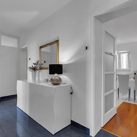 Ivo Apartment *